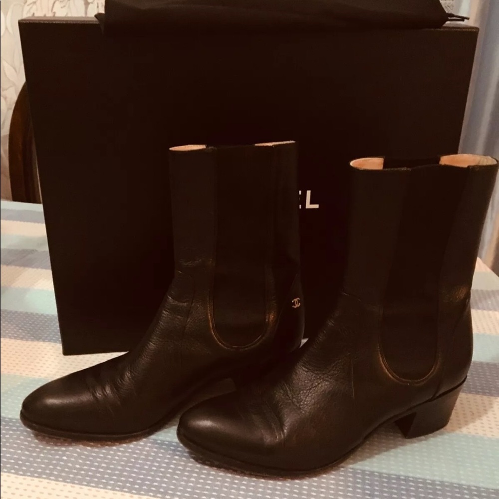 Chanel boots size 39 color black